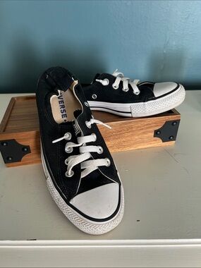 Converse woman’s size 7 shoe